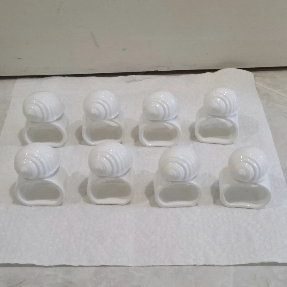 Set of 8 ceramic shell napkin ring holders
